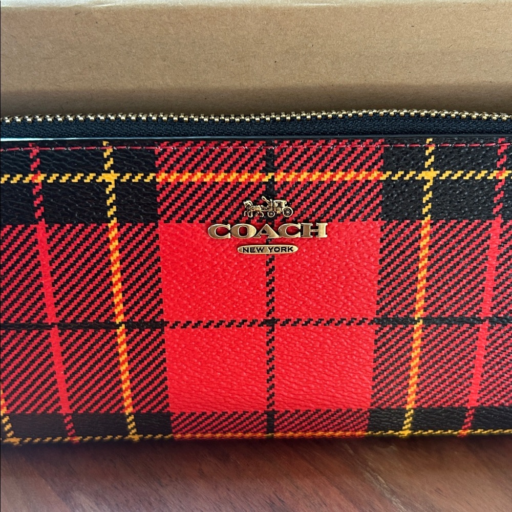 COACH style with the Boxed Slim Accordion Zip Wallet. Black/Red/orange, NWT - Picture 2 of 13